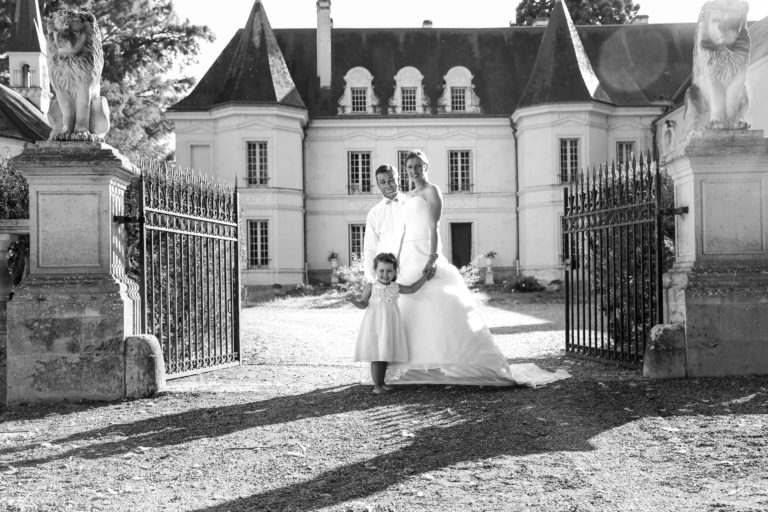 IMG_7563 mariés noir et blanc devant chateau