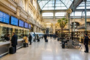 découvrez les services proposés à la gare de lyon à paris pour rendre votre voyage quotidien plus simple et agréable : informations, confort, restauration et plus encore.