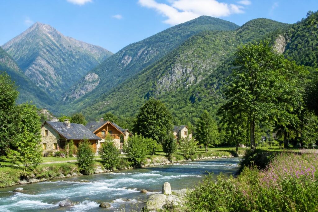 découvrez argelès-gazost, un havre de paix niché au cœur des pyrénées, idéal pour se ressourcer en pleine nature et profiter de paysages époustouflants.