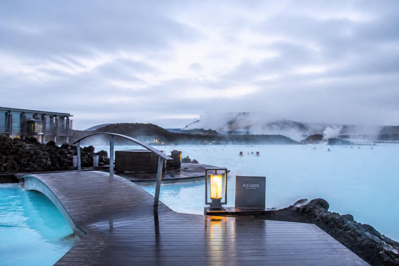 découvrez pourquoi le blue lagoon en islande est une oasis prisée des amateurs de bien-être et de gastronomie, alliant sources thermales relaxantes et expériences culinaires uniques.