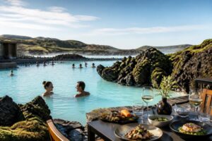 découvrez pourquoi blue lagoon, l'oasis islandaise, séduit les passionnés de bien-être et de gastronomie grâce à ses eaux thermales uniques et ses expériences culinaires raffinées.