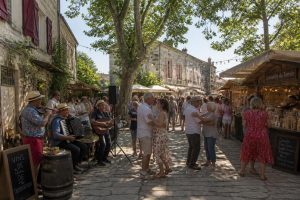 découvrez les meilleures fêtes de village en gironde ce week-end pour vivre une ambiance authentique entre traditions, musique et convivialité. guide des événements à ne pas manquer !